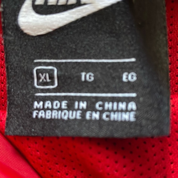 Men’s Nike Windbreaker - Picture 3 of 5